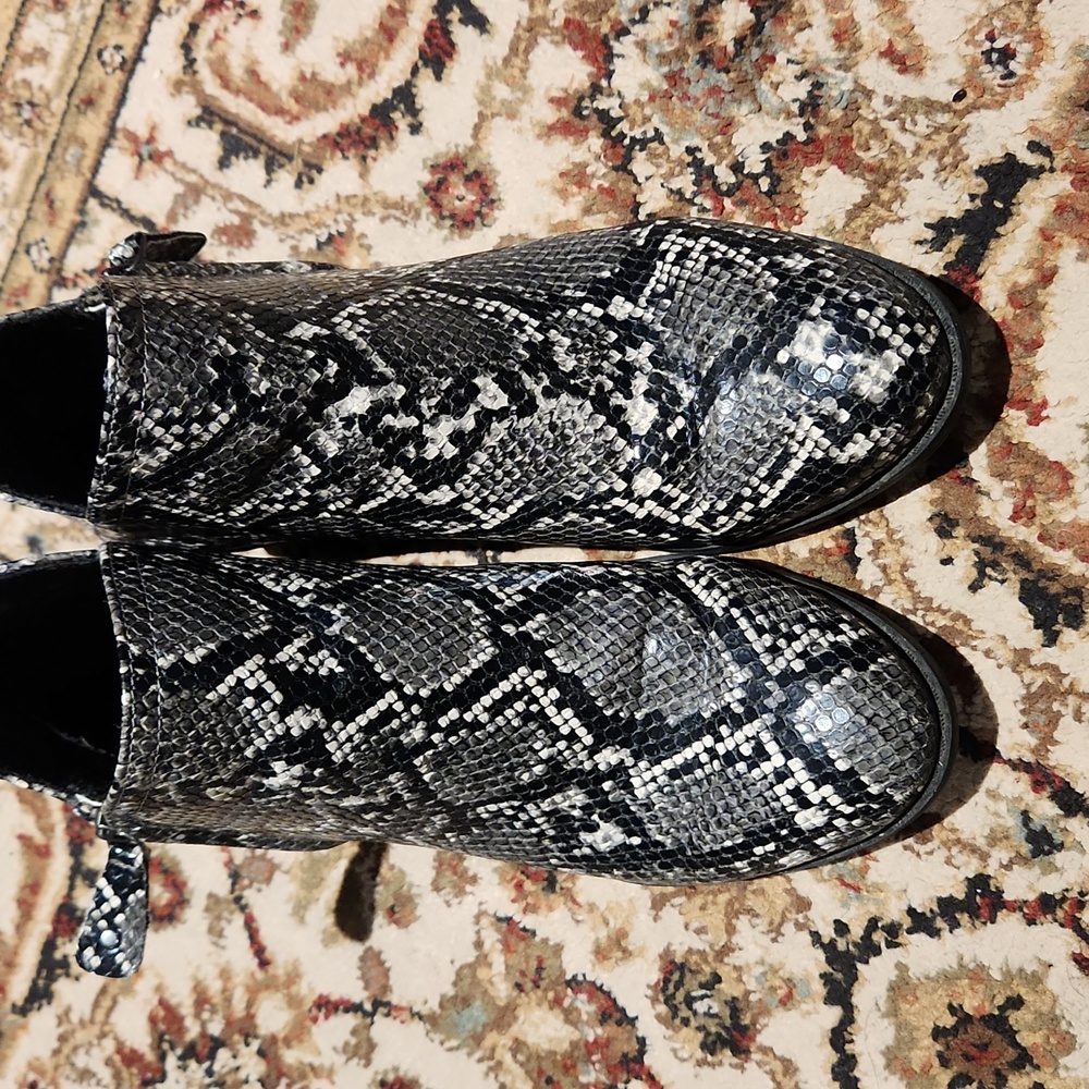Grey Snake Pattern Booties - Size 9 - image 6
